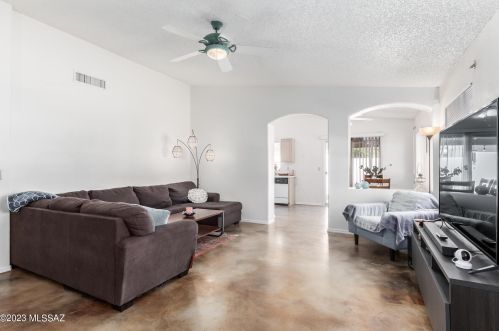 8845 Apple Tree Dr, Tucson AZ  85730-4660 exterior