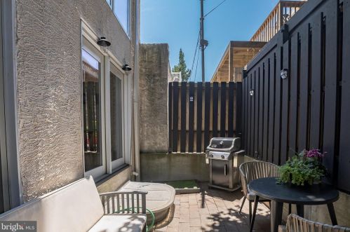 1018 Leithgow St, Philadelphia PA  19123-1421 exterior