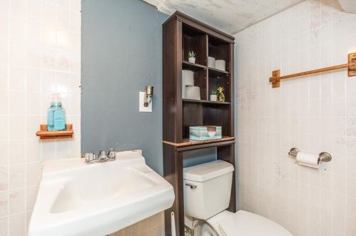 228 Grandview Ave, Woonsocket RI 02895-2752 exterior