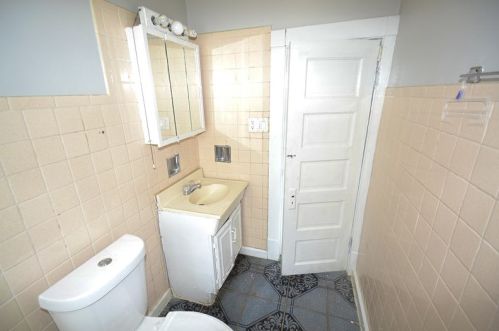 2463 9 Pl, Milwaukee WI 53215-3213 exterior