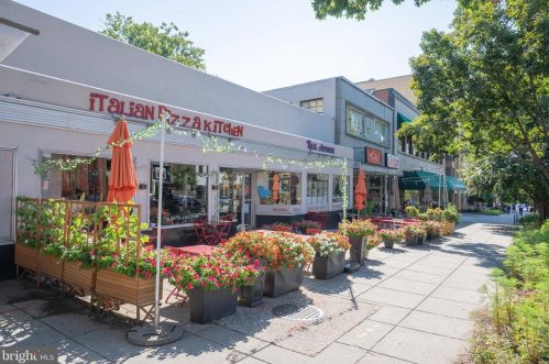 4444 Connecticut Ave, Washington DC  20008-2318 exterior