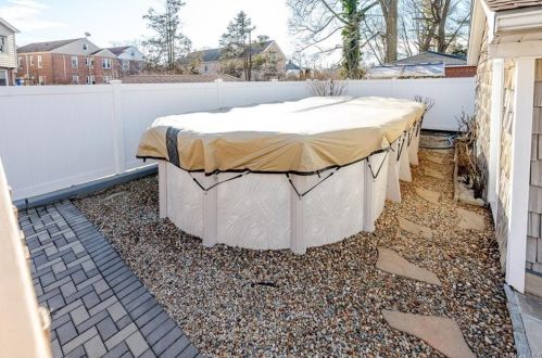 3327 Campbell Dr, Bronx NY 10465-1358 exterior