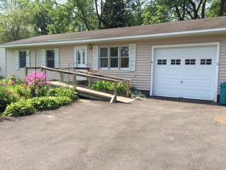 18 Amelia Dr, Schenectady, NY 12309-3202