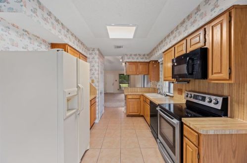 2012 Crystal Shr Dr, Austin TX 78728-5446 exterior