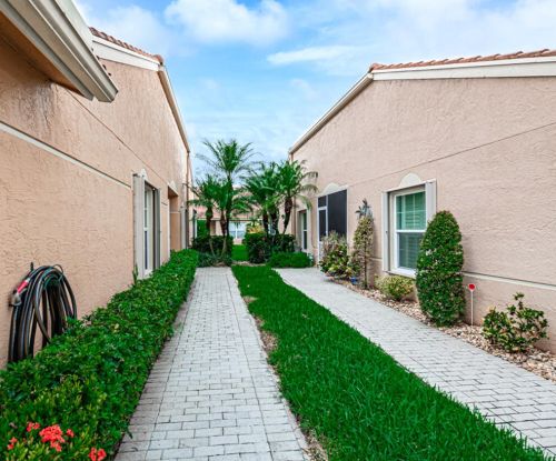 8623 Logia Cir, Boynton Beach FL 33472-7126 exterior