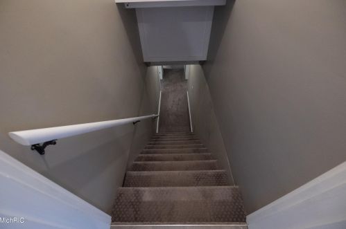 1154 Cadillac Dr, Meskegon MI 49445-1917 exterior