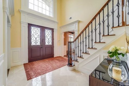 4 Holland Ave, Demarest, NJ 07627-2622