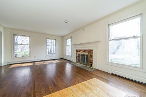 21 Colonial Ln, Ridgefield CT 06877-1921 exterior