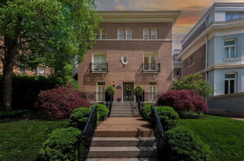 4421 Westminster Pl, Saint Louis MO 63108-1812 exterior