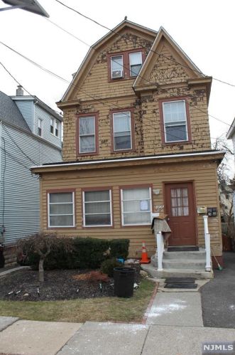 106 Rollinson St, Town Center NJ 07052-4601 exterior