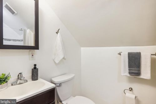 1009 Lewis Ave, Rockville MD 20851-2350 exterior