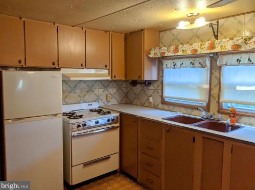 955 Plunkert Rd, Littlestown PA 17340-9643 exterior