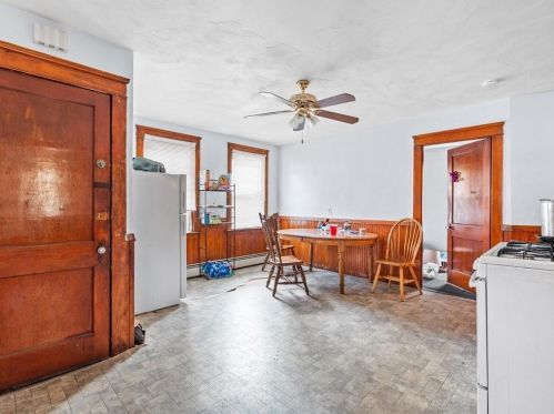 659 Manton Ave, Providence RI 02909-5648 exterior