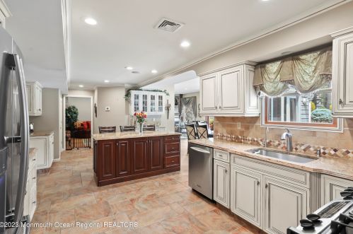 3 Georgian Bay Dr, Morganville NJ 07751-1352 exterior