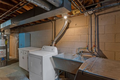 2886 94th St, Milwaukee WI  53227-3304 exterior