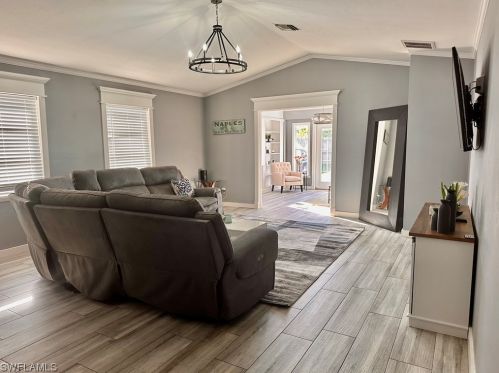 754 105 Ave, Naples FL 34108-1842 exterior