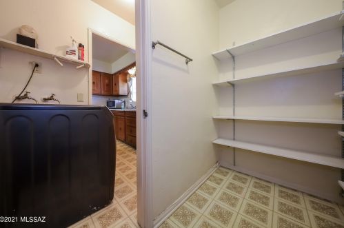 1232 Swan Rd, Tucson AZ 85718-6710 exterior