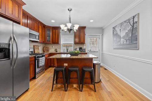 1019 19 St, Philadelphia PA 19146-2938 exterior