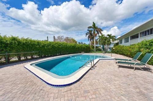 750 Mooring Line Dr, Naples FL 34102-4770 exterior