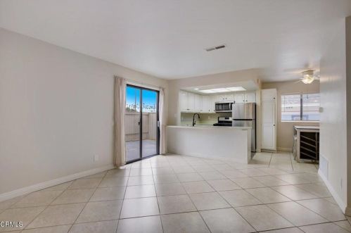 553 E St, Oxnard CA 93030-6983 exterior