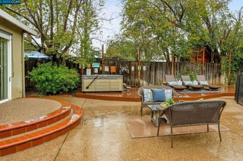 5143 Coral Ct, Concord CA 94521-2315 exterior