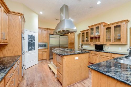 8827 Catamaran Way, Montgomery TX 77316-6881 exterior