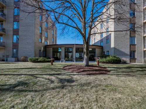 100 Butterfield Rd, Elmhurst IL  60126-5067 exterior