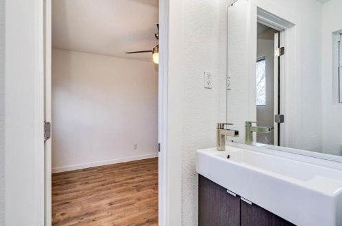 5315 Downs Dr, Austin TX 78721-2205 exterior