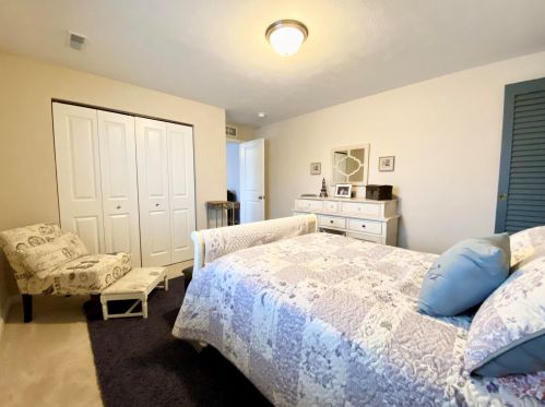 554 Oak Mdw Dr, Middlevle MI 49333-8478 exterior