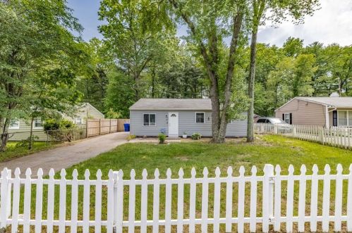 27 Woodcliff St, Springfield, MA 01109-1735