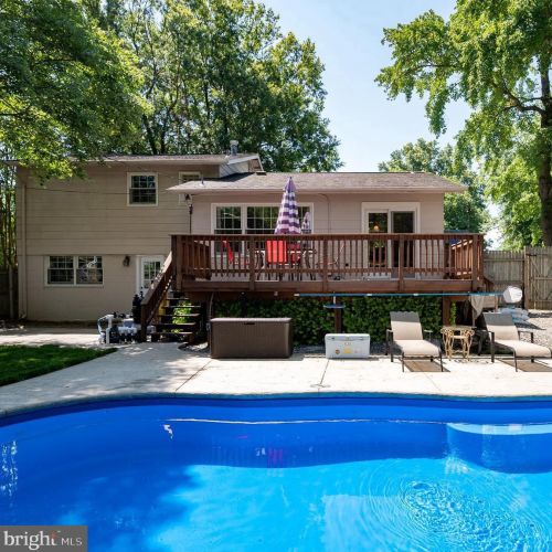 2310 Candlewood Dr, Alexandria VA exterior