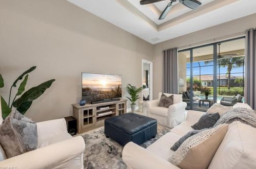 6550 Roma Way, Naples, FL 34113-1719