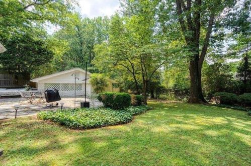 581 Hammond Dr, Atlanta GA  30328-5139 exterior