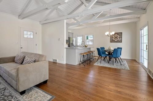 1749 Laurelwood Dr, Atlanta GA  30311-3838 exterior