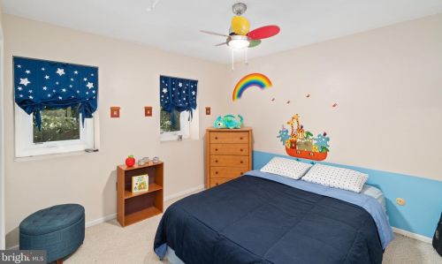 9 Riverbend Dr, New Brunswick NJ 08902-1100 exterior