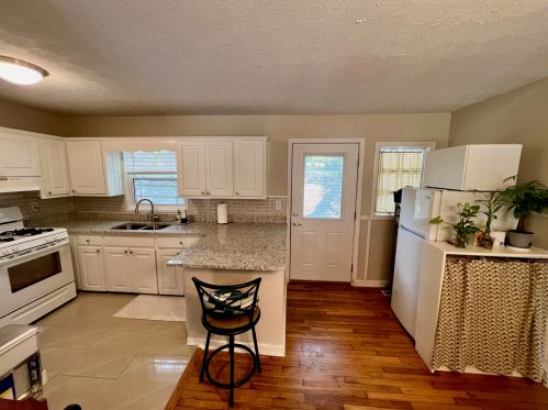 3963 Doral Dr, Atlanta, GA 30360-3171