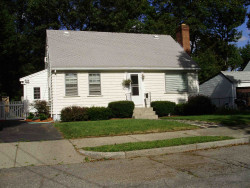 10 Rose Dr, Newton, MA 02465-1542