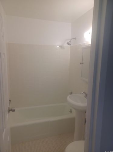 270 Lowndes Ave, Huntington Station NY  11746-1200 exterior