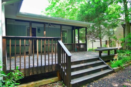 2997 Hilltop Dr, Atlanta GA  30341-3701 exterior