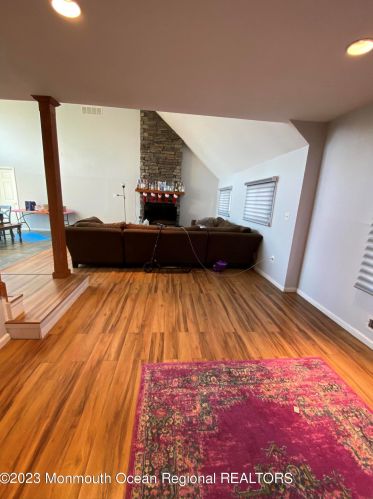 7 Carole Dr, Oakhurst NJ  07755-1202 exterior