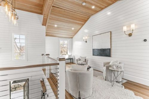 166 Ruggles Ave, Middletown RI 02840-4351 exterior