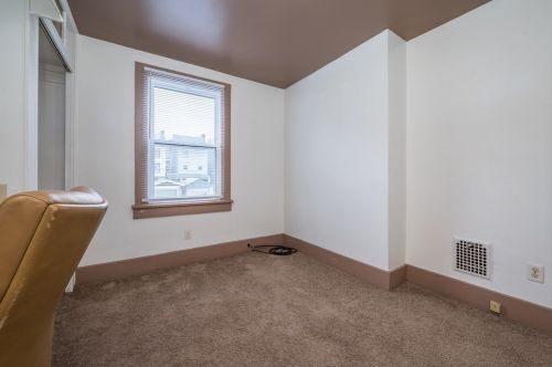 1626 Leolyn St, Pittsburgh PA  15210-3939 exterior