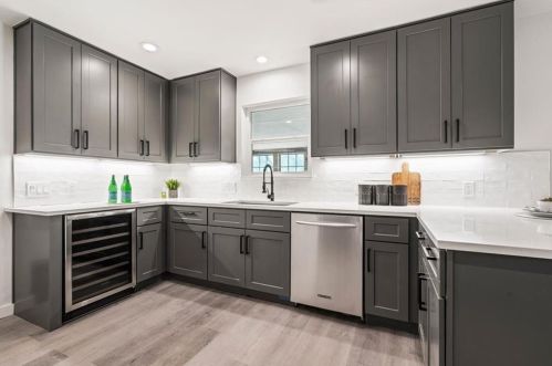 8902 Balcones Clb Dr, Austin TX 78750-3008 exterior