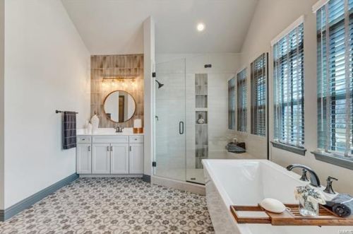 1305 Fawnvalley Dr, Saint Louis MO 63131-4221 exterior