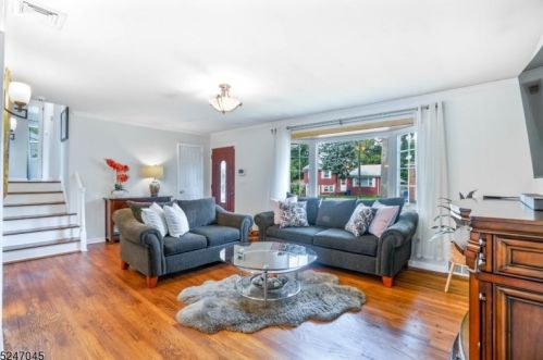 18 Osborne Pl, Town Center, NJ 07052-5204