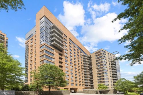 2001 15th St, Arlington VA  22201-2604 exterior