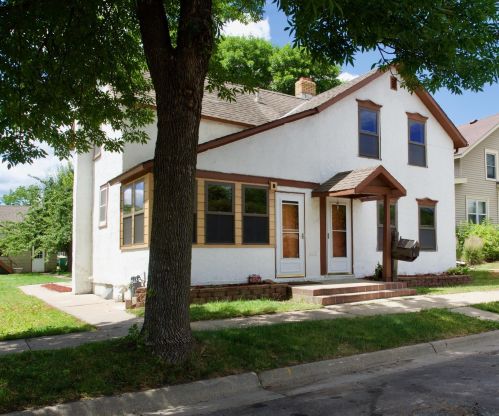 317 Beech St, Chaska, MN 55318-2115