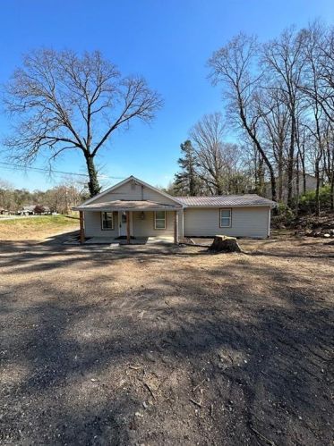 156 Clarks Bridge Rd, Gainesville, GA 30501-1447