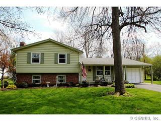 126 Black Walnut Dr, Rochester, NY 14615-1326