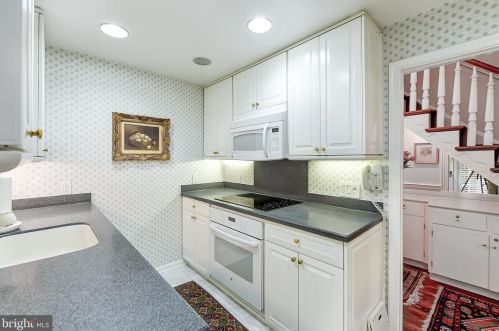 217 6 St, Washington DC 20003-1135 exterior